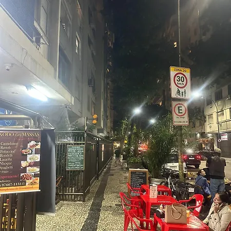 Copacabana / Lema, a uma quadra da praia-2